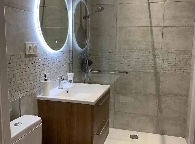 Апартаменты Cosy Jacuzzy Luxe Gare De